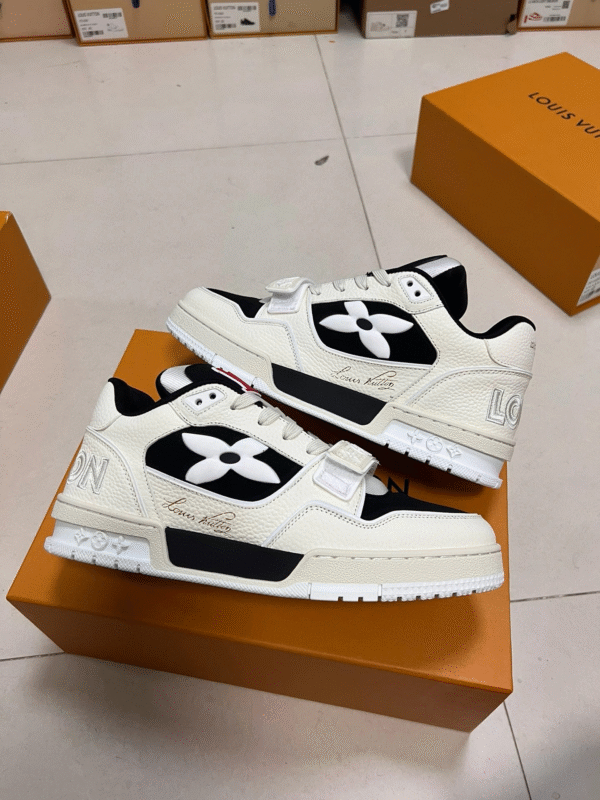 Louis Vuitton Trainer LV1015 - Image 3