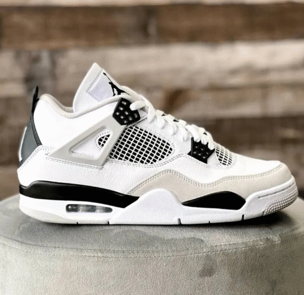 Air Jordan 4 Retro - Image 4