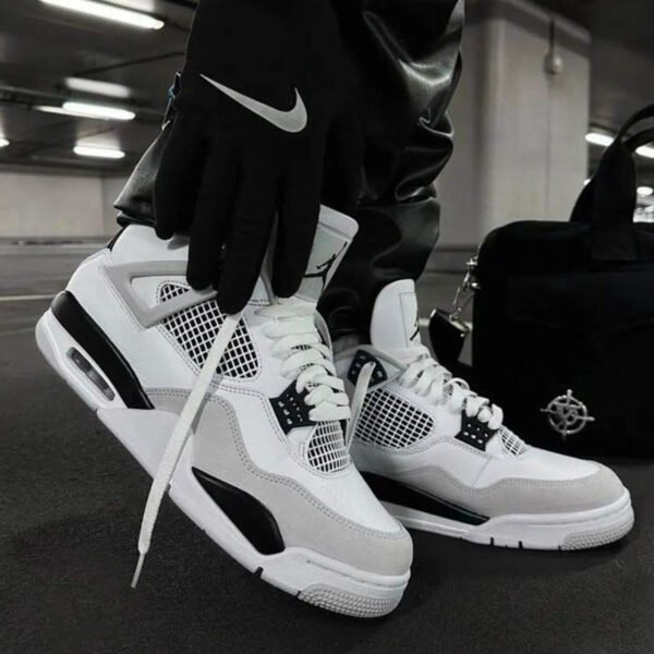 Air Jordan 4 Retro